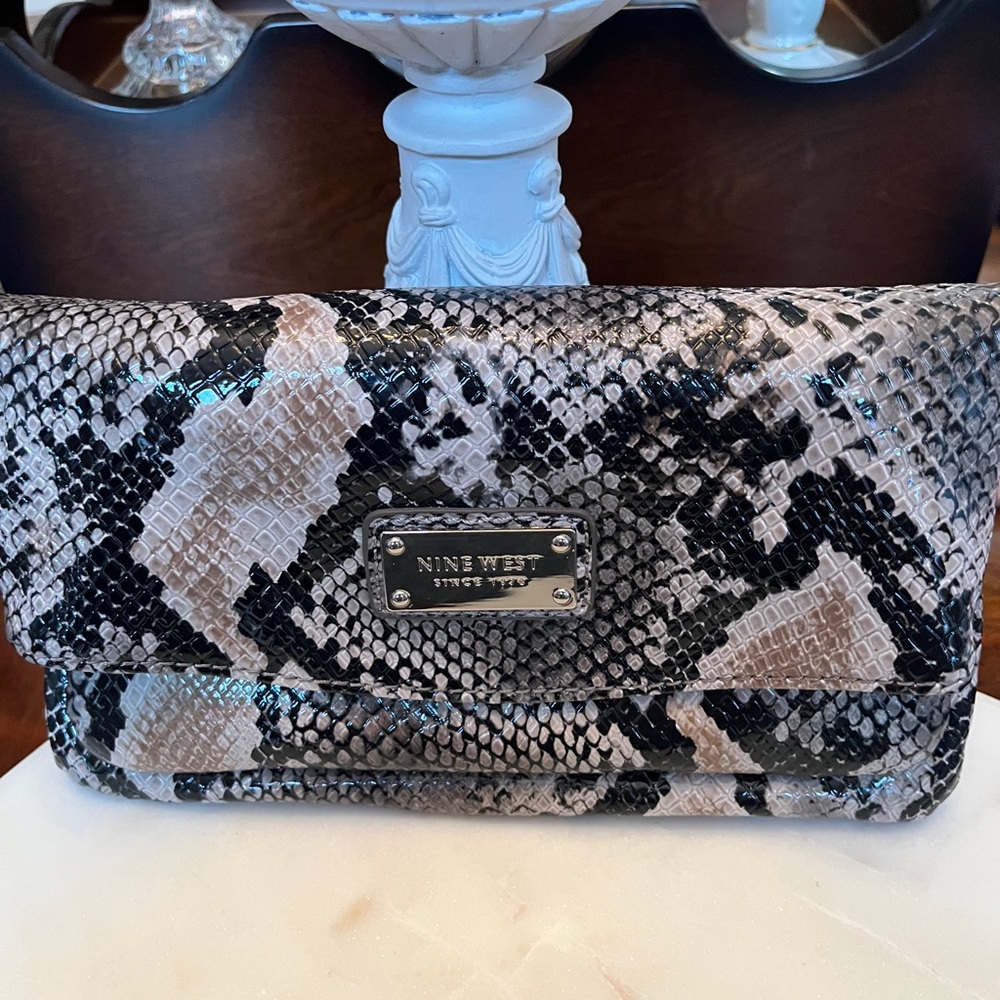 Nine West Faux Snakeskin Fold-Over Convertible Wristlet or Clutch (NWOT) - Picture 11 of 12